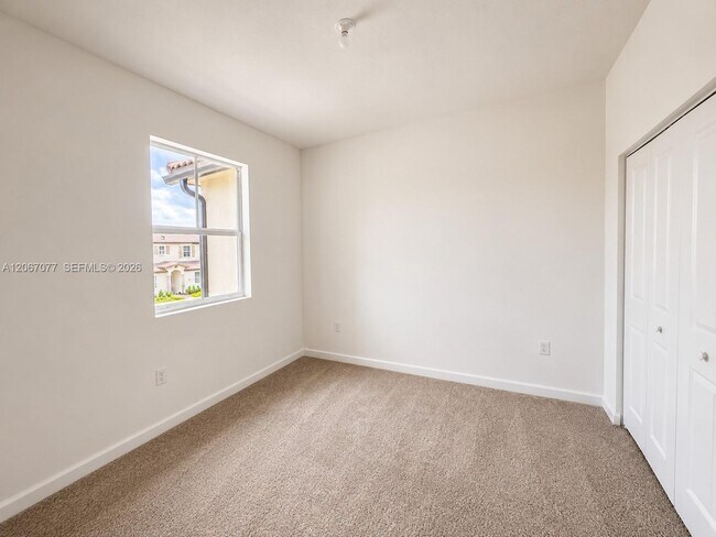 Building Photo - 2608 SE 25th Ct