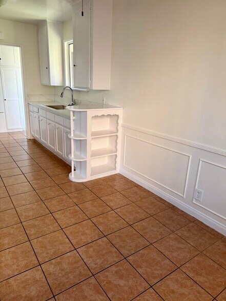 Kitchen/dining - 6133 S Harvard Blvd