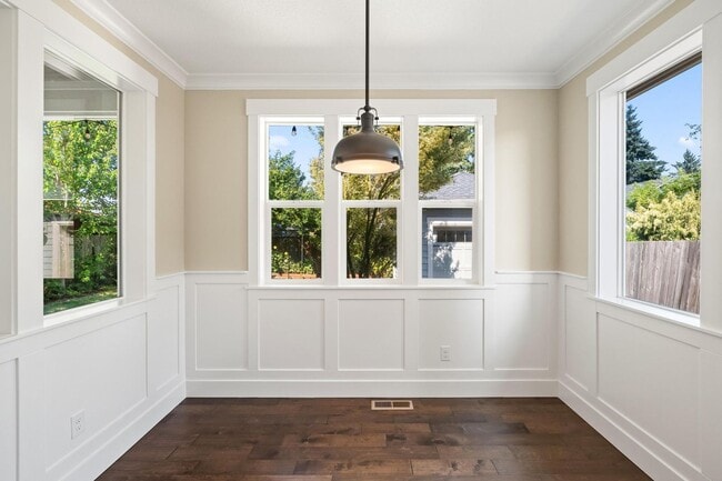 Building Photo - Spacious 4-Bedroom Dream Home – Perfect fo...