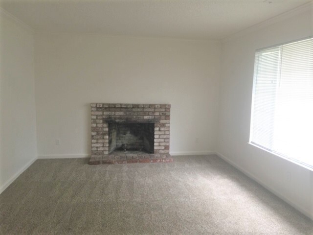 Building Photo - 3 Bedrooms, 2 Bathrooms- Plus 1bd 1ba Stud...