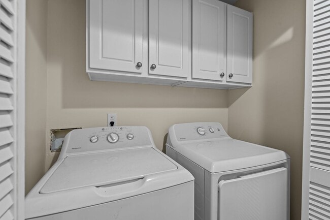 Building Photo - Beautiful 3-Bedroom Condo in Norfolk.