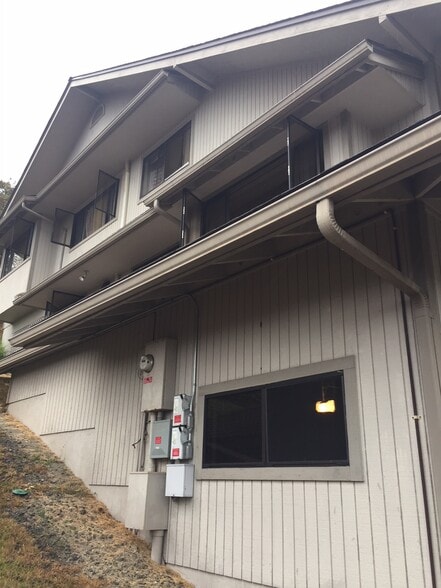 Building Photo - 99-576 Hoio St