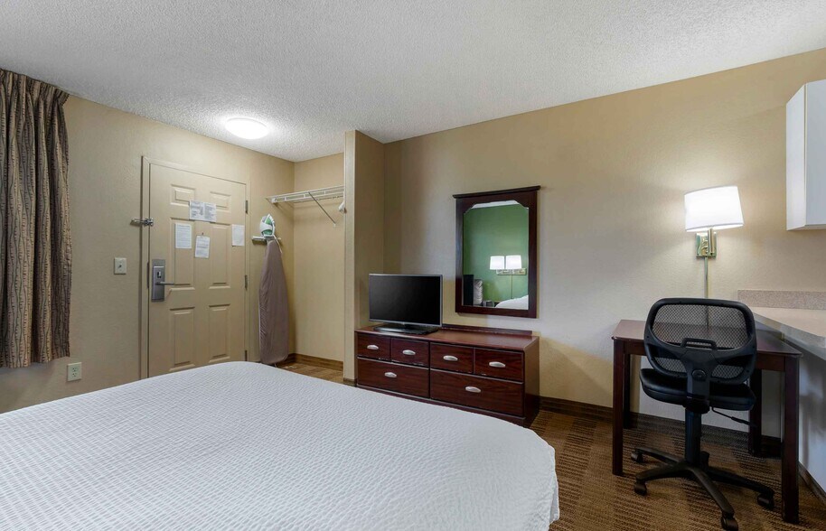 Building Photo - Furnished Studio-Sacramento - White Rock Rd.