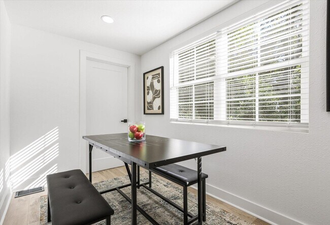 Building Photo - 643 W 8th Ave