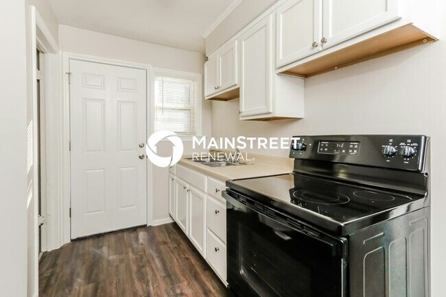 Building Photo - 2 Bedroom Pet-Friendly Home in Indianapoli...