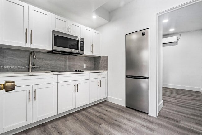 Building Photo - 1560 SW 56th Ave