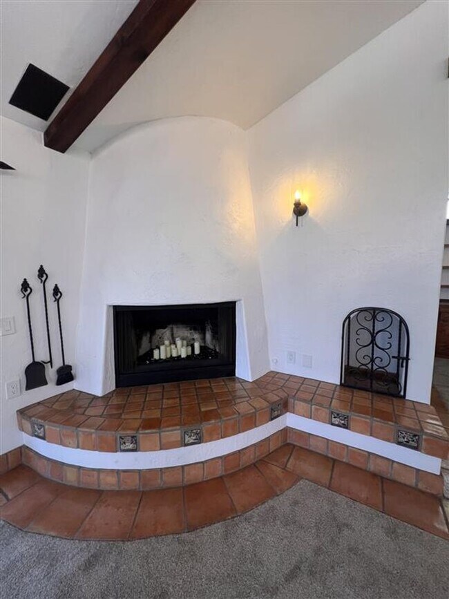Building Photo - Spanish-Style, Long Term, Unfurnished House