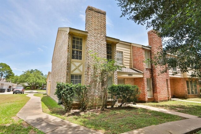 Building Photo - 1552 East Ave