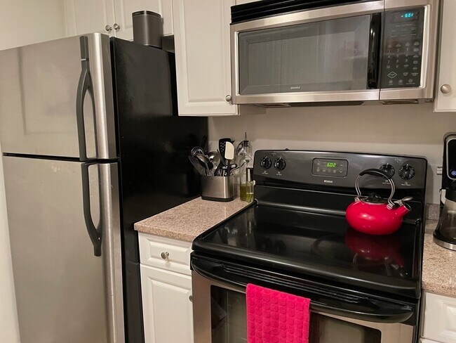 Building Photo - 8 Museum Way