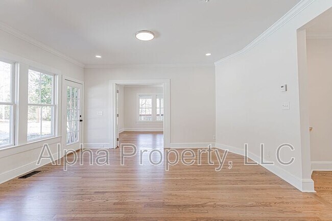 Building Photo - 511 Mountain Creek Rd