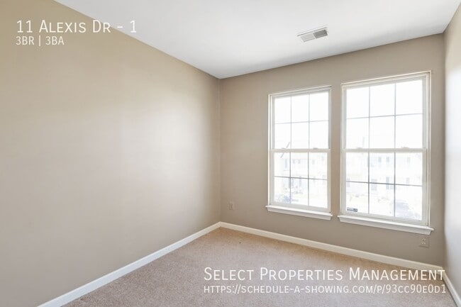 Building Photo - 11 Alexis Dr