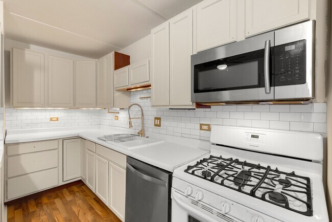 Building Photo - 5325 Waterbury Ct