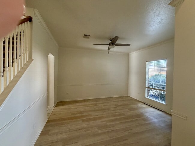 Building Photo - 2317 Orleans Ln