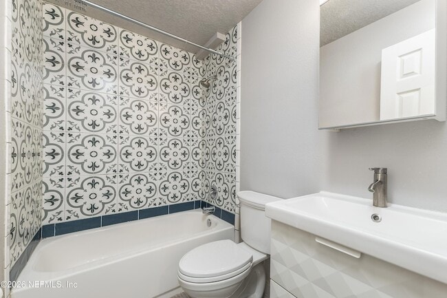 Building Photo - 231 E 16th St