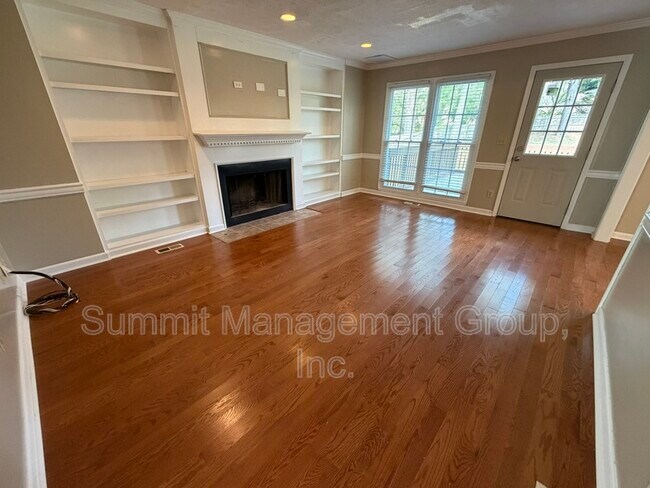 Building Photo - 1611 Ellington Rd SE