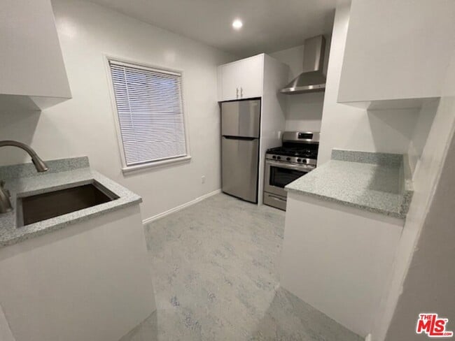 Building Photo - 45 Thornton Ave