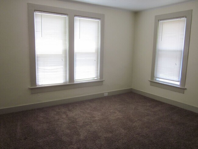 Building Photo - 810 Huestis Ave