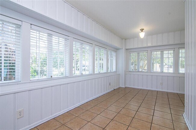 Building Photo - 310 E Idlewild Ave