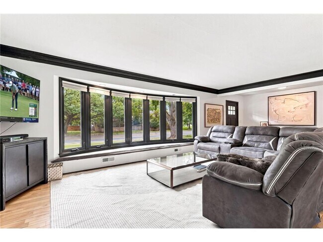 Building Photo - 4424 W 70th St