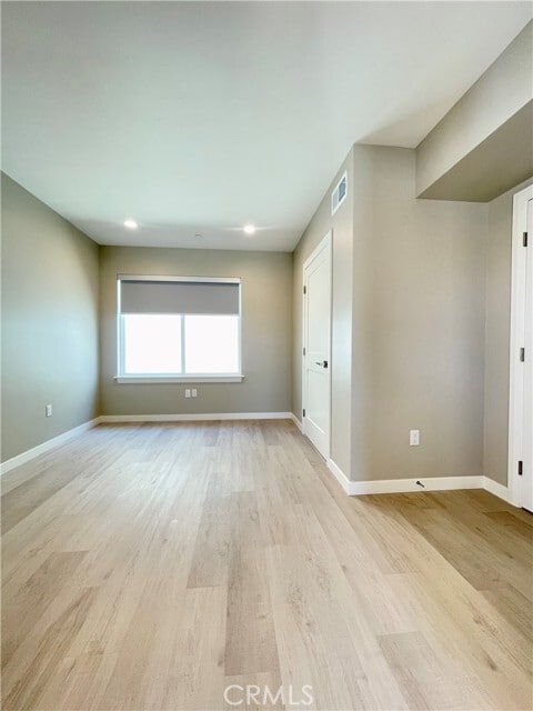 Building Photo - 4251 E Live Oak Ave