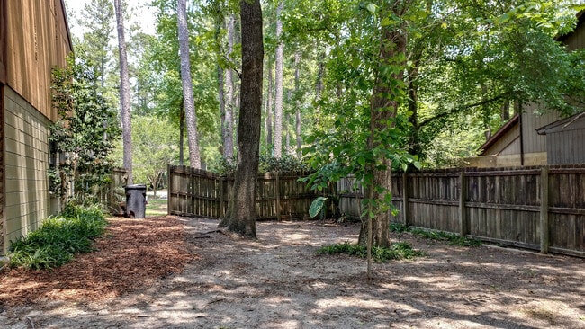 Building Photo - Charming 2BR/2.5BA End Unit Townhome with Fenced Backyard in Greenleaf – Pets Welcome!