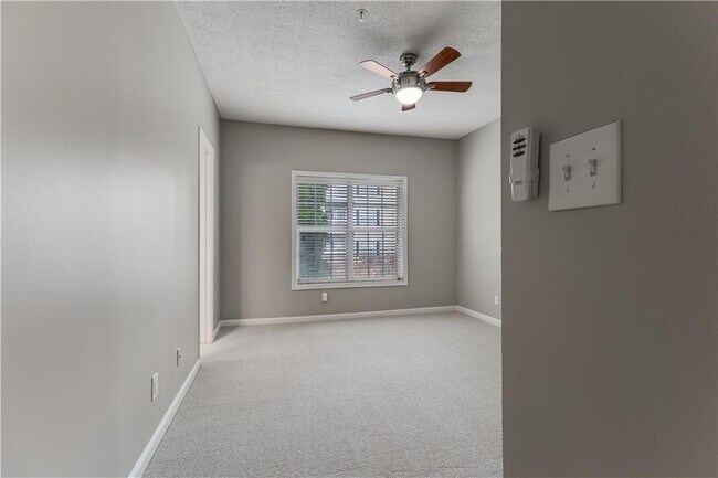 Building Photo - 1250 Parkwood Cir SE