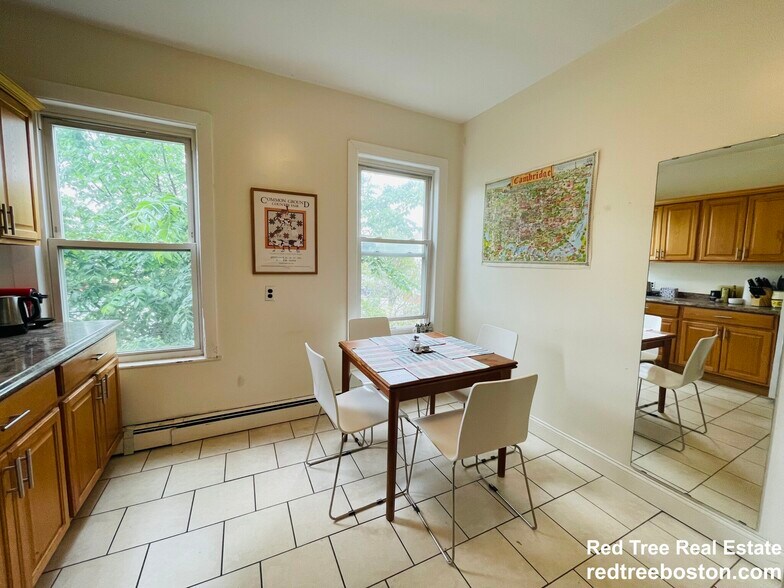 Building Photo - 10 Houghton St