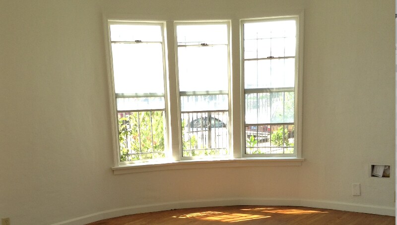 Building Photo - 6522 S Victoria Ave