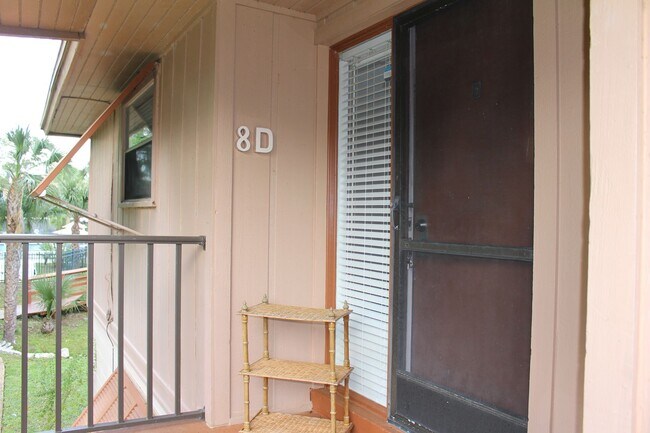 Building Photo - 2 Bedroom, 2 Bath in Deltona!