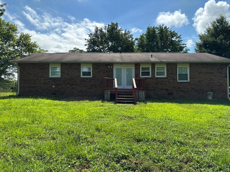 Building Photo - 108 Colyers Loop