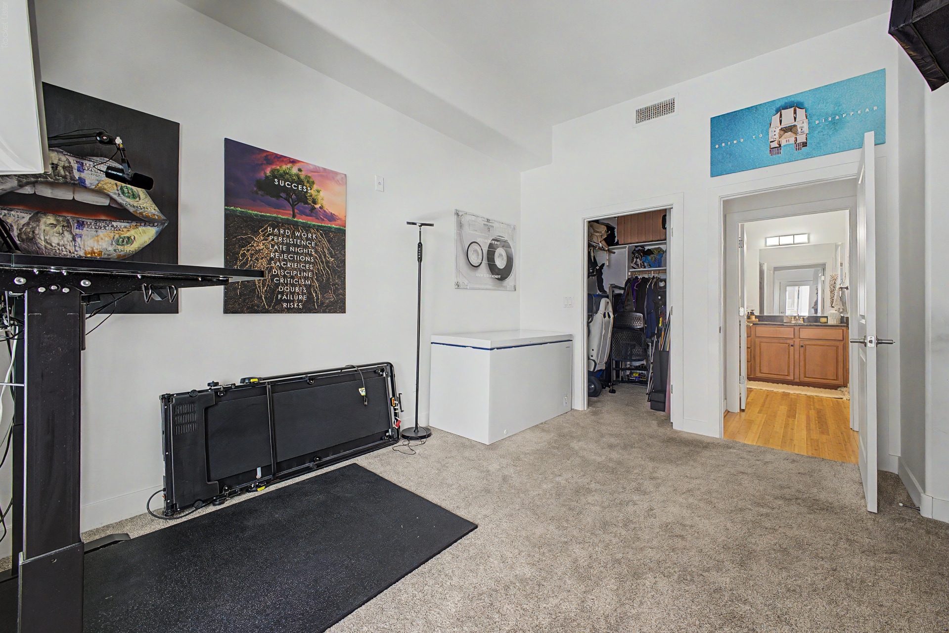 Building Photo - 945 E Playa del Norte Dr