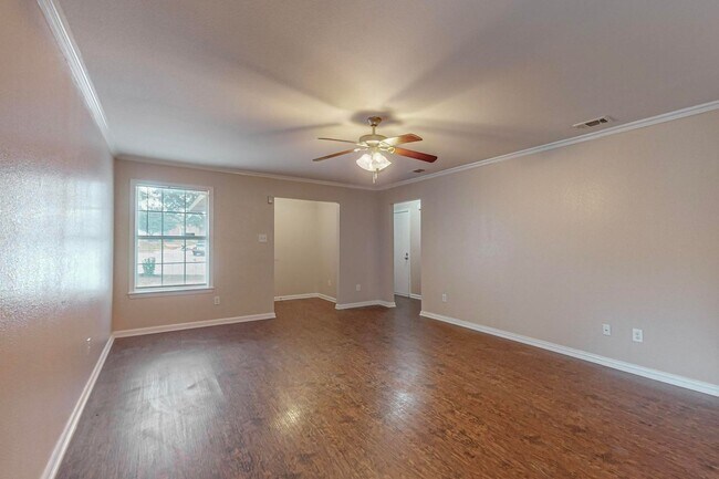 Building Photo - Charming 3-Bedroom Home on Treed Cul-de-Sa...