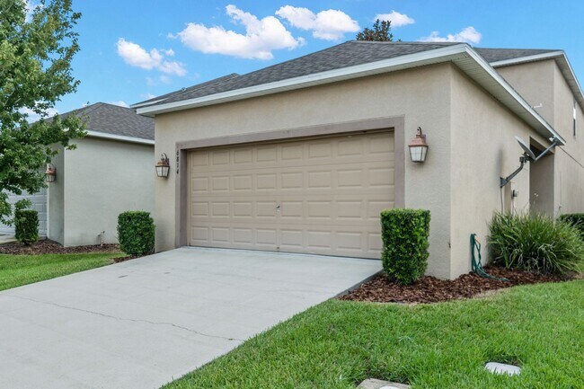 Building Photo - Beautiful 3/2.5 Energy Efficient Home in H...