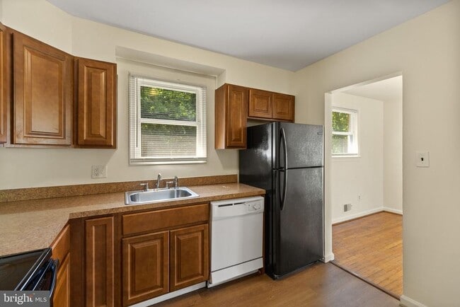 Building Photo - 5508 Spruce Dr