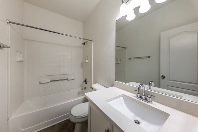 Building Photo - 13758 W Port Royale Ln