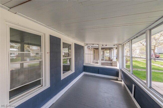 Building Photo - 1519 Ridgewood Ave