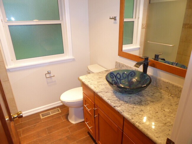 Building Photo - Charming 4 Bed 2.5 Bath + Den Rambler in S...