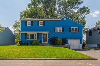 Building Photo - Spacious five bedroom home