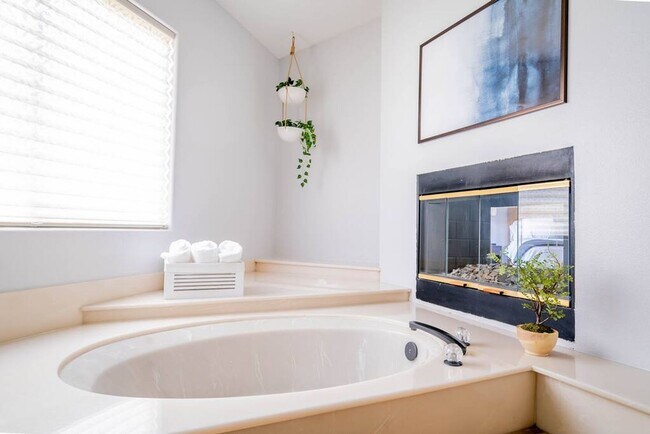 Building Photo - Ocotillo Private Oasis & Pool Monthly