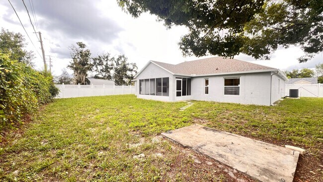 Building Photo - Huge!! 3 bedroom 2 bath in Deltona Lakes. ...