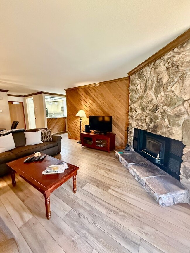 Building Photo - FOR RENT – Aspen Creek Condo in Mammoth Lakes