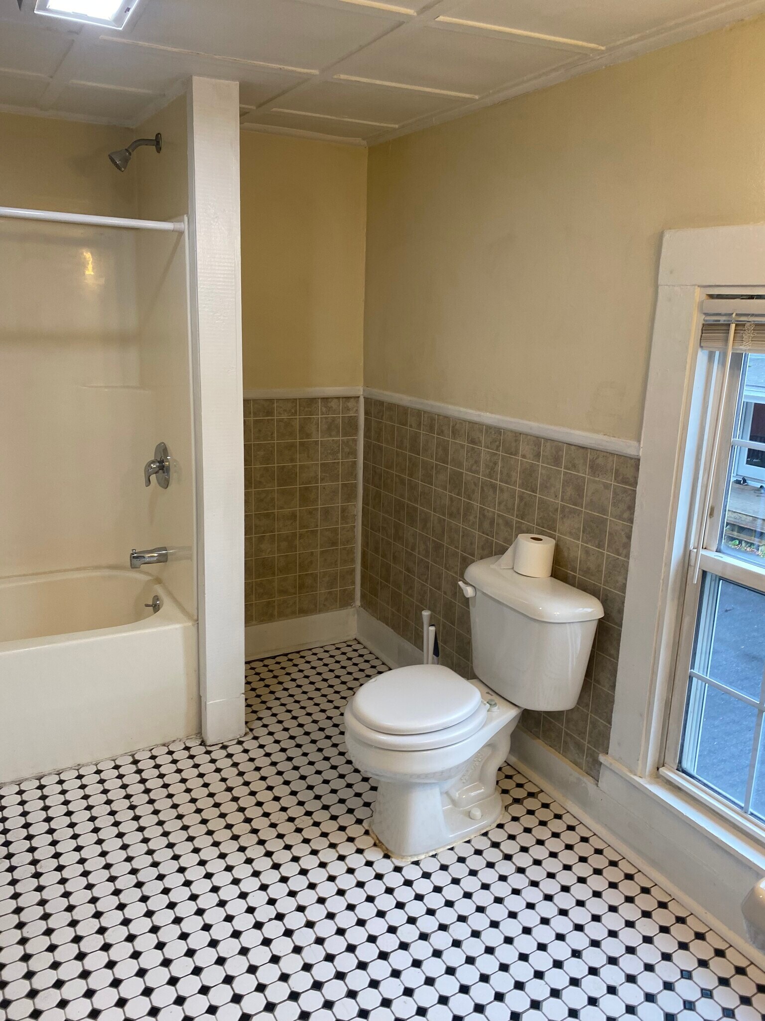 Toilet - 40 State St