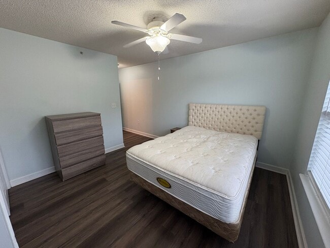 Building Photo - 731 Harts Cove Way