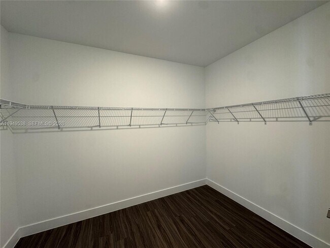 Building Photo - 19670 NE 14th Ct