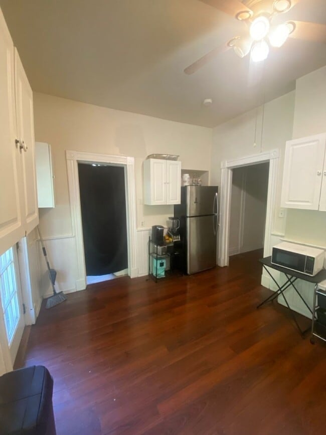 Building Photo - 312 S Pine St