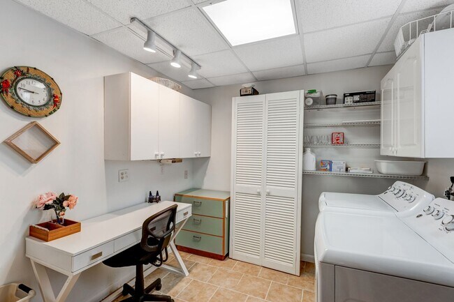 Building Photo - ** PARK SHORE ** 2 BED / 2 BATH - CONDO - 55+ COMMUNITY - SEASONAL OR SHORT TERM RENTAL