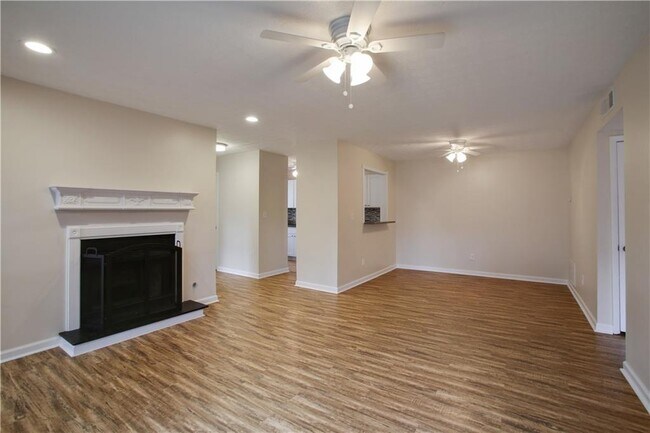 Building Photo - 210 Wynnes Ridge Cir SE