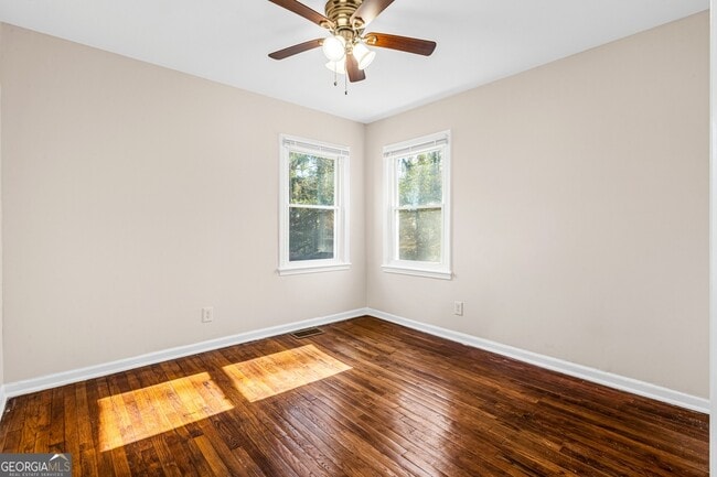 Building Photo - 2163 Rexford Dr