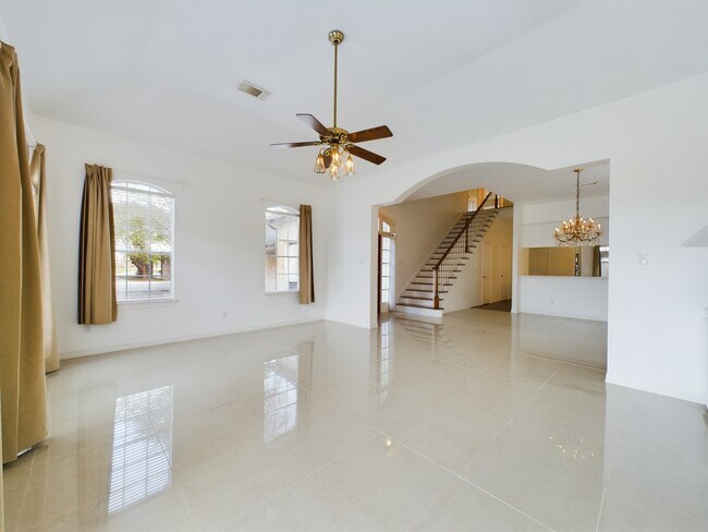 Building Photo - 5627 Winsome Ln