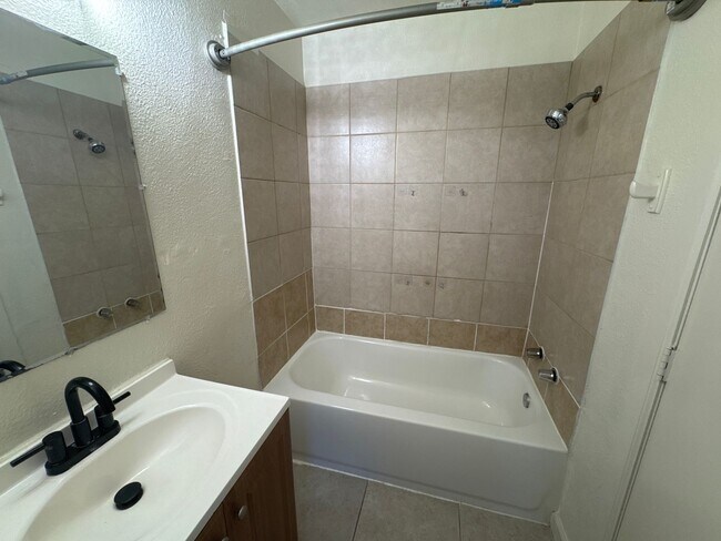 Building Photo - 8821-8823 Kelley Dr